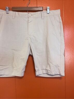 Men's Light Cream Flat-Front Chino Shorts